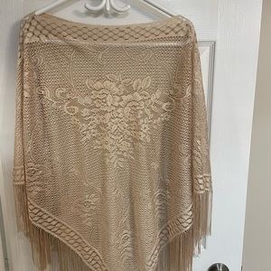 Gorgeous champagne coloured fringe poncho🥂